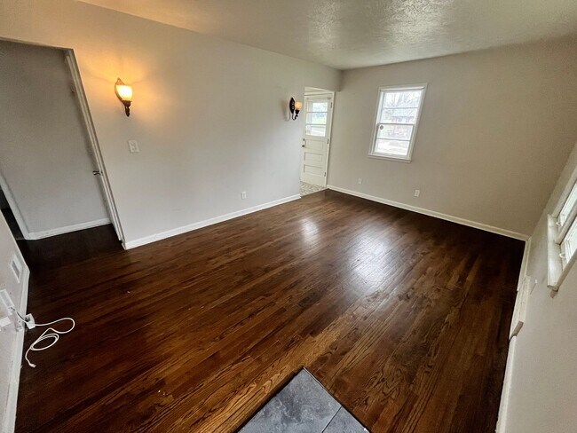 Building Photo - 1 1/2 story corner home