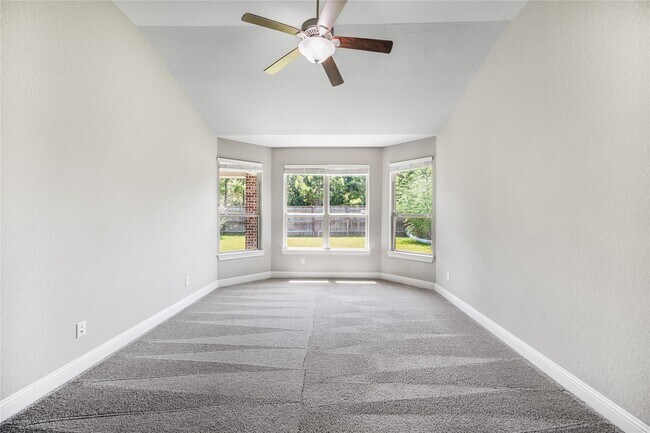 Building Photo - 16719 Highland Country Dr