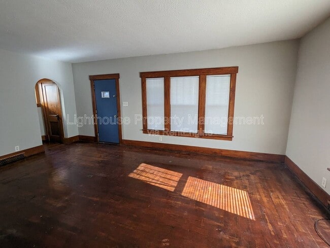 Building Photo - 449 24th St N