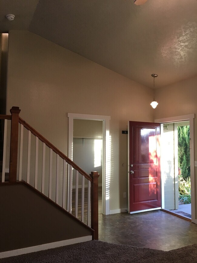 Building Photo - Perfect 4 bed 2.5 ba home in the desirable...