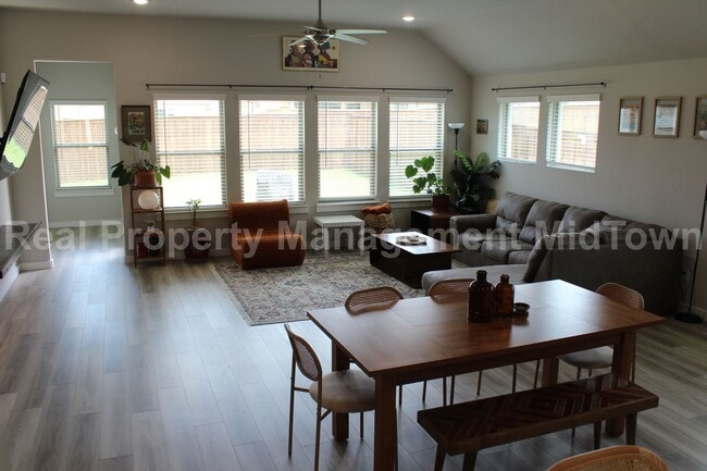 Building Photo - Modern 3-Bedroom Home in Prime Forney Loca...