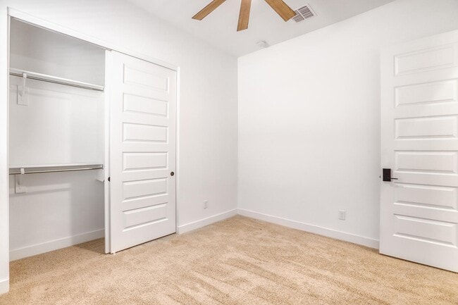 Building Photo - 8723 W Vista Ave