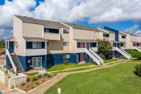 Building Photo - Holleman Oaks