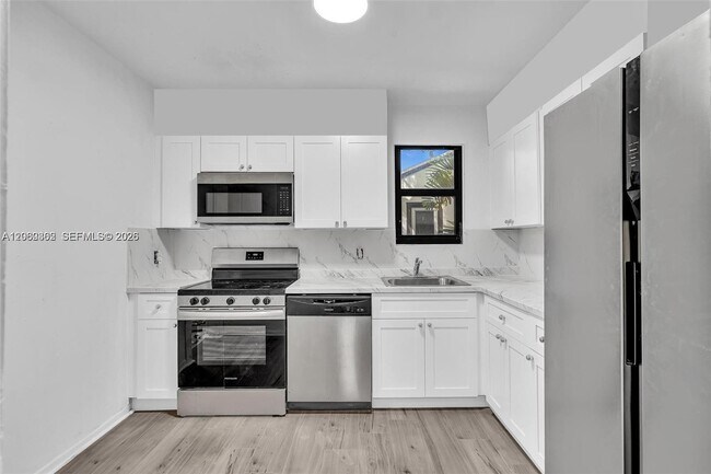 Building Photo - 2750 SW 26th St