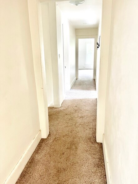 Building Photo - 27 Reed St