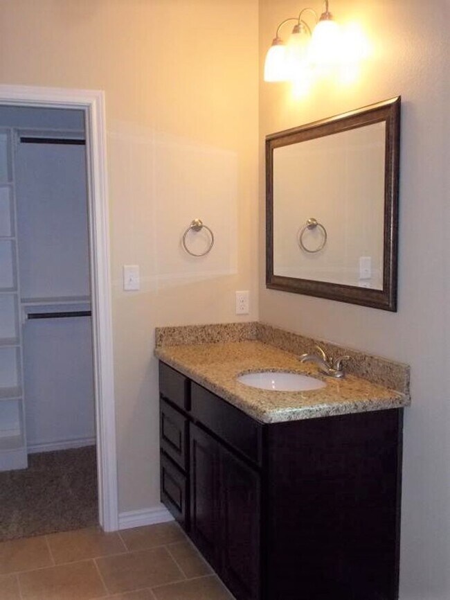 Building Photo - 1322 Milner Dr