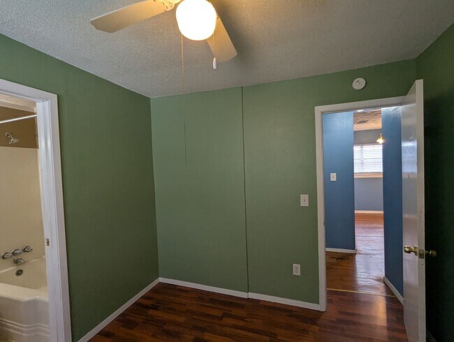 Building Photo - Central Lubbock Home
