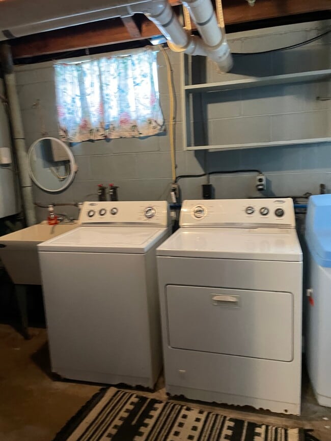 Building Photo - 117 Briarwood Dr