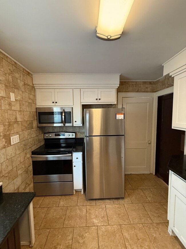 Building Photo - Charming 3 bedroom 1 bath in University/Lexington neighborhood!