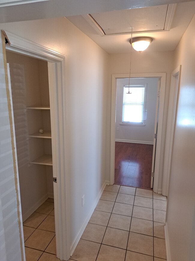 Building Photo - 902 Oaklawn Ave