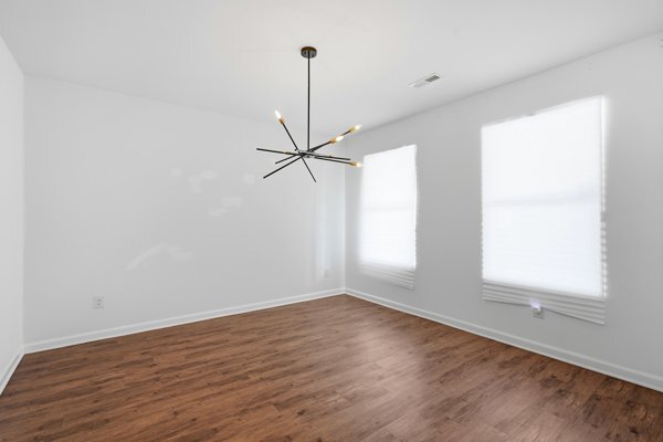 Building Photo - 4599 Woodford Cir