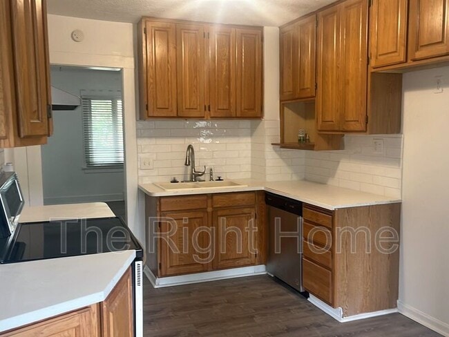 Building Photo - 8334 Izard St