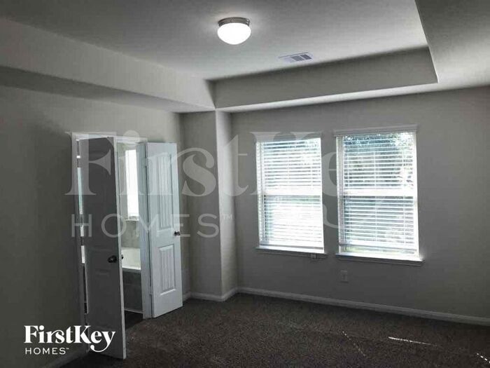 Building Photo - 6630 Blimp Base Blvd