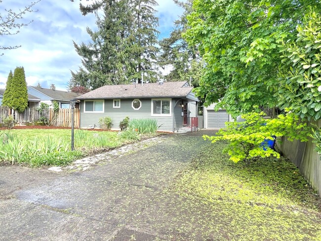 Primary Photo - Parkrose Heights neighborhood, 3 bedroom, ...