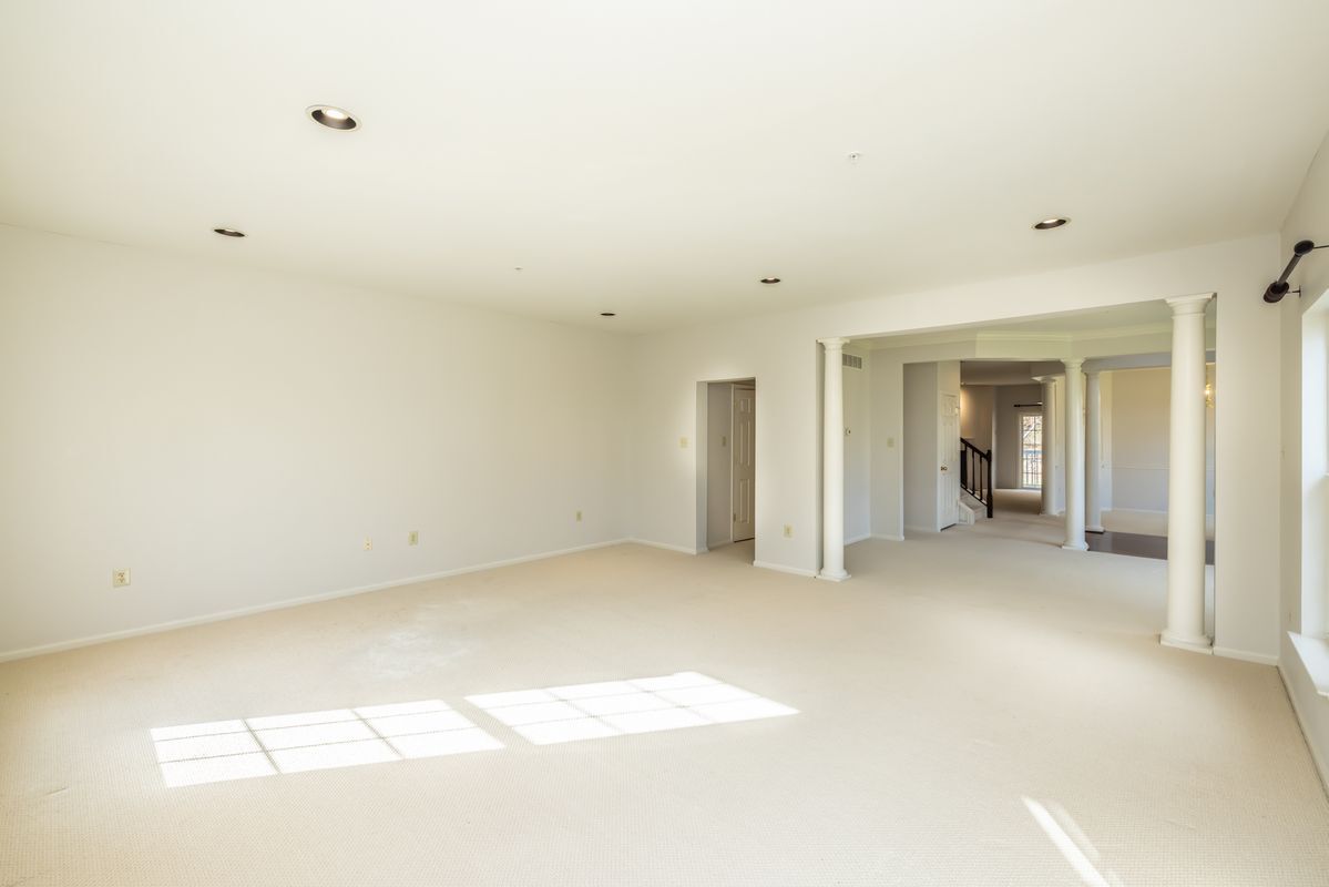Building Photo - 171 Madison Way