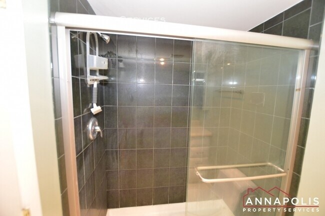 Building Photo - 13 silverwood circle #10