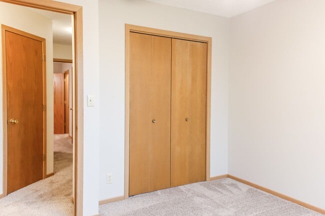 Building Photo - 3 bedroom, 2.5 bath townhouse in NW Lincoln