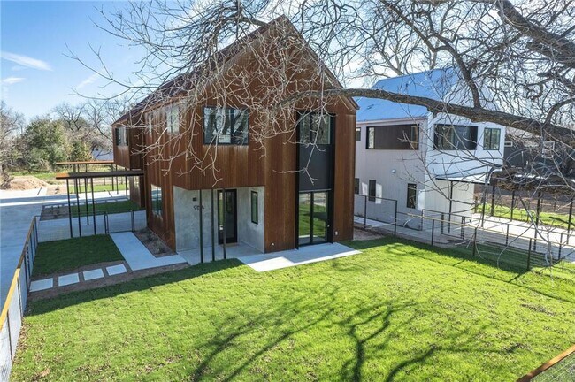 Building Photo - 915 Tillery St