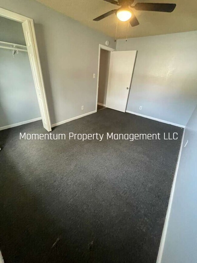 Building Photo - Cute and Cozy 2/1 in Mulberry- AVAILABLE FOR IMMEDIATE MOVE IN!!