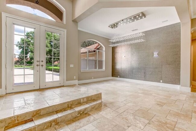 Building Photo - Stunning 5-Bedroom Pool Home on Nearly 2 A...