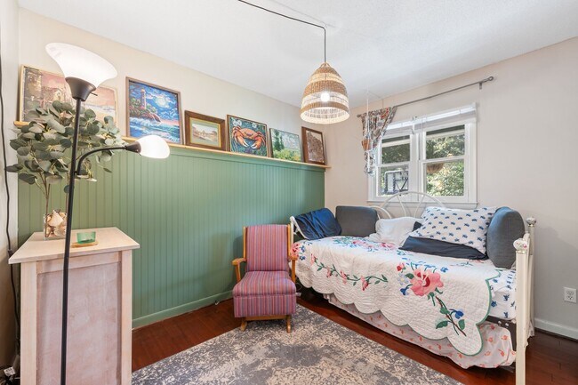Building Photo - Charming 3br 2ba Saltbox Home in Peaceful,...