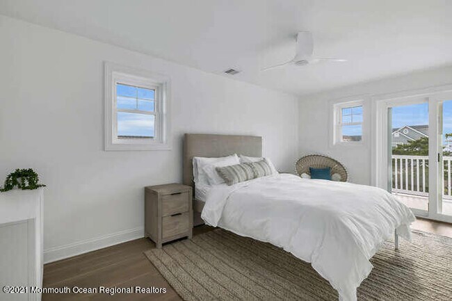 Building Photo - 916 Ocean Ave