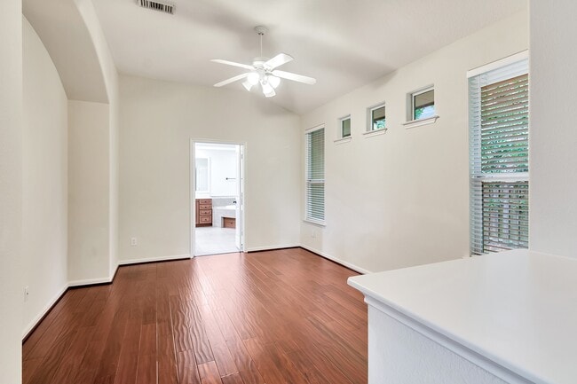 Building Photo - 31 Middle Gate Pl