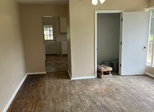 Building Photo - 308 US-64