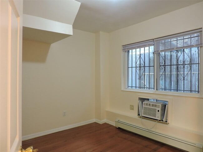 Building Photo - 1031 Halsey St