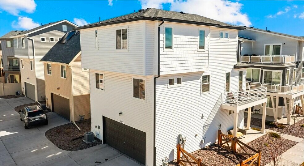 Building Photo - 5872 Thurless Ln
