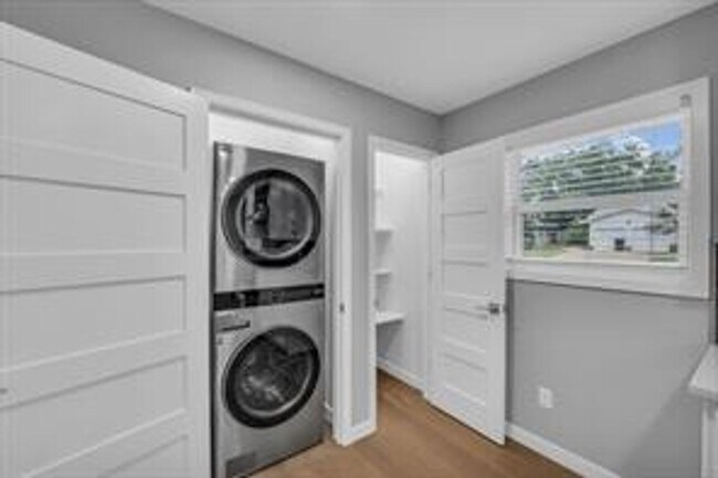 Building Photo - 4600 Cedar Mountain Dr