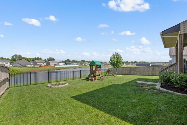 Building Photo - Beautiful Home in Summerfield Waiting to C...