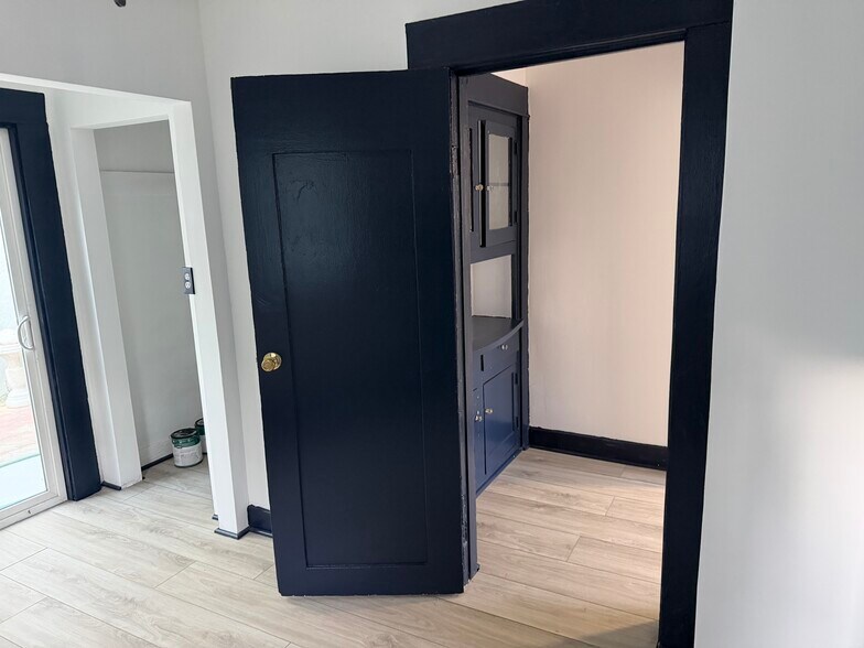 Building Photo - 2113 1/2 Aaron St