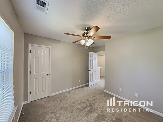 Building Photo - 324 Valley Heights Ln