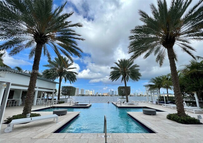 Building Photo - 17301 Biscayne Blvd