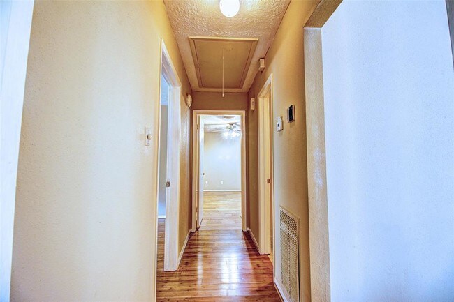 Building Photo - 6615 Briar Terrace Dr