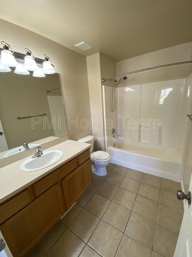 Building Photo - 433 N 3150 W