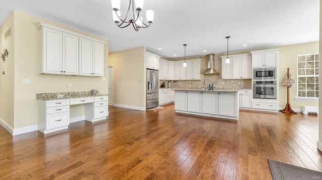 Building Photo - 303 Gateview Dr