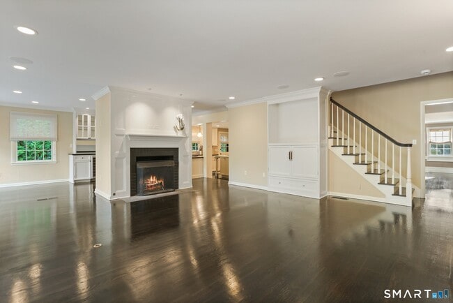 Building Photo - 890 Silvermine Rd