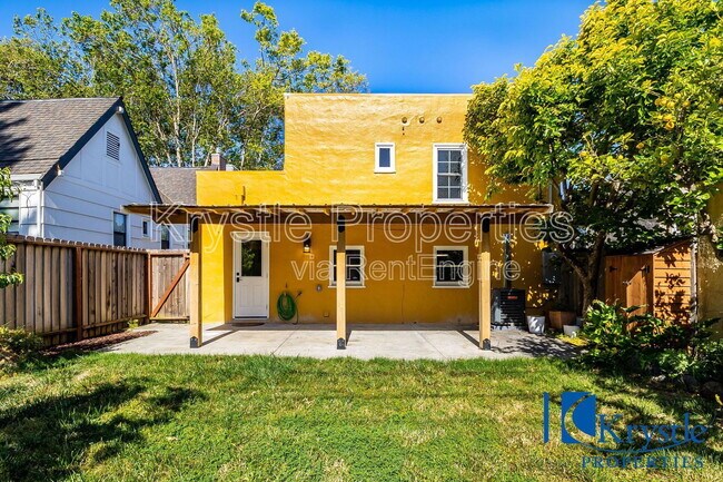 Building Photo - 1616 Fern Pl