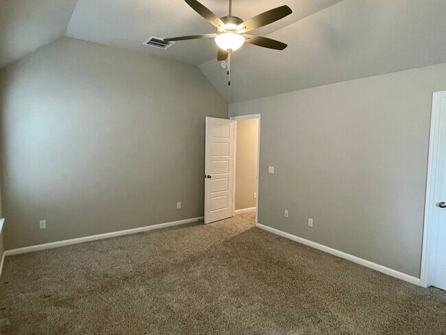 Building Photo - Beautiful 4 bed 3 bath in Deer Creek Schools!