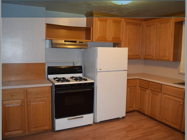 Building Photo - 75 Fuller St