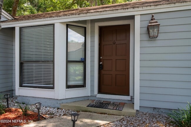 Building Photo - 11448 Sugar Maple Pl S