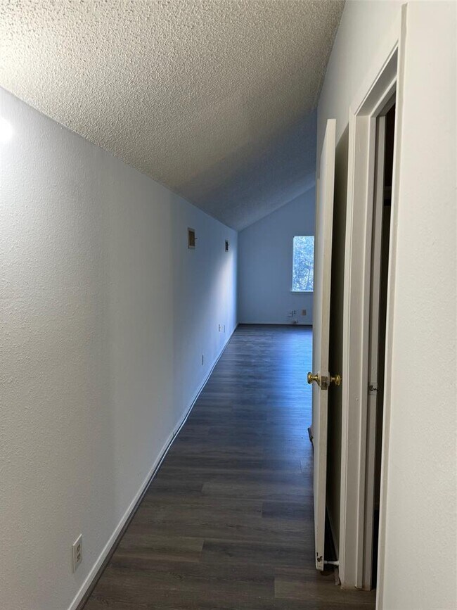 Building Photo - 12800 Irongate Ave