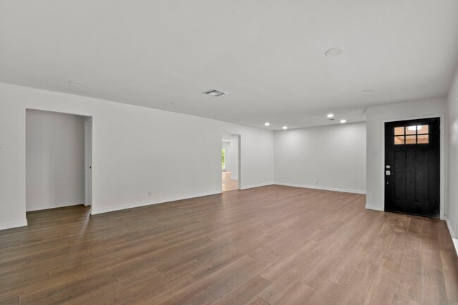Building Photo - 5011 Redstart St