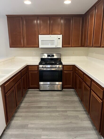 Building Photo - 25794 Iris Ave