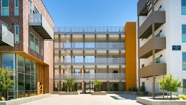 Building Photo - 868 S 5th St