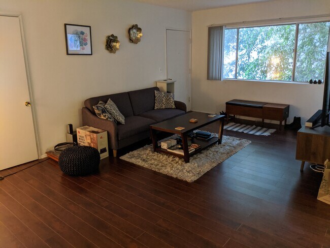 Building Photo - 1610 Barry Ave