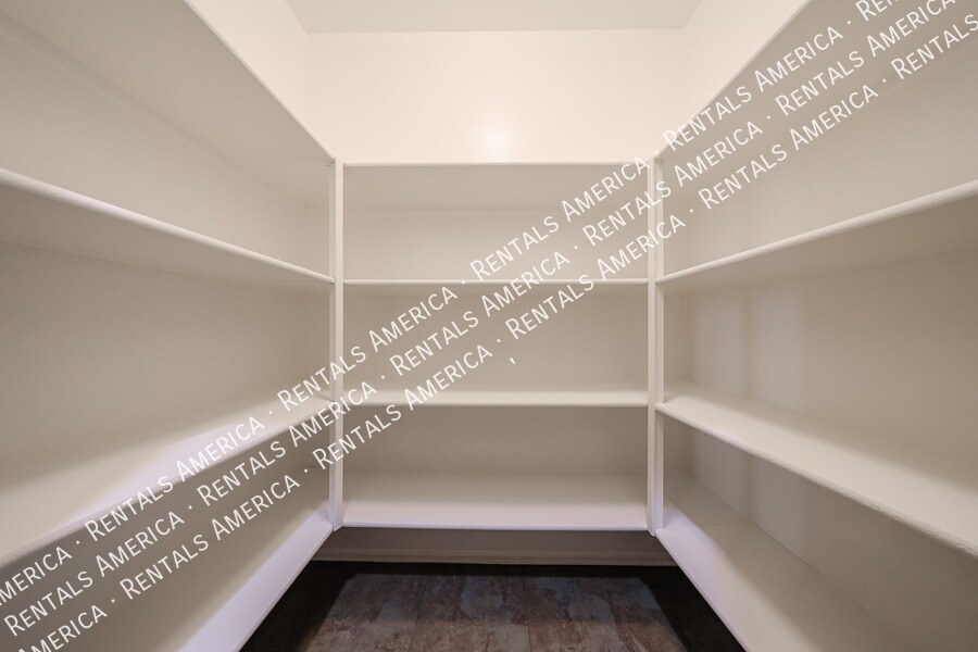 Building Photo - 43608 Caven Dr