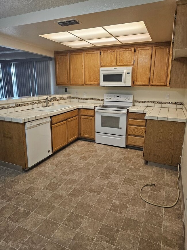 Building Photo - NICE UPDATED HOME IN SACRAMENTO!! $500 OFF MOVE-IN SPECIAL!